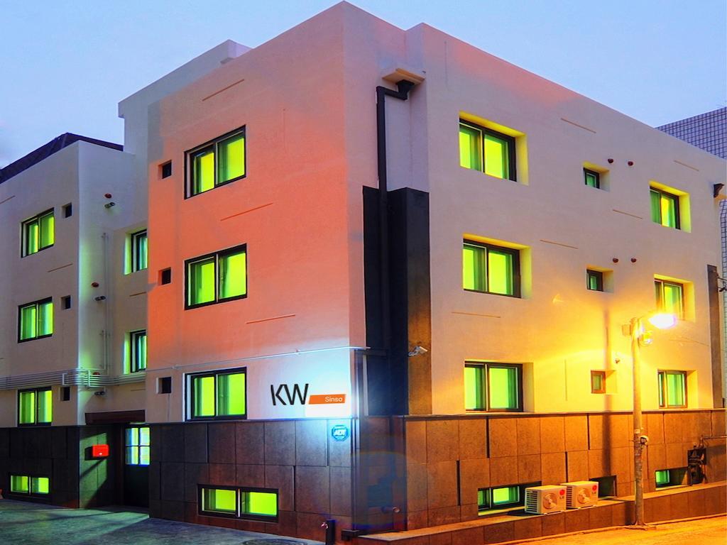 Kw Sinsa Seoul