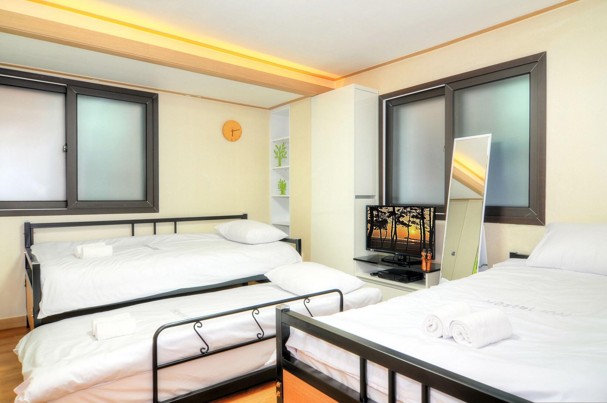 Kw Sinsa Hostel *