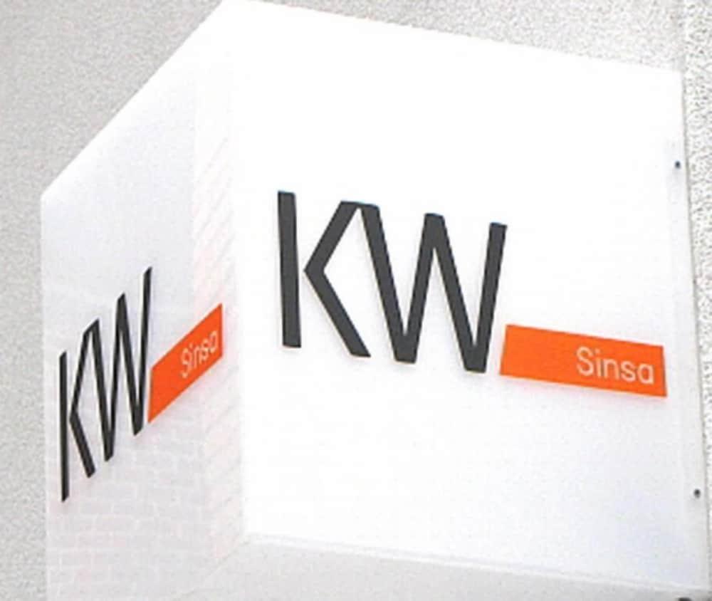 Kw Sinsa * Seoul
