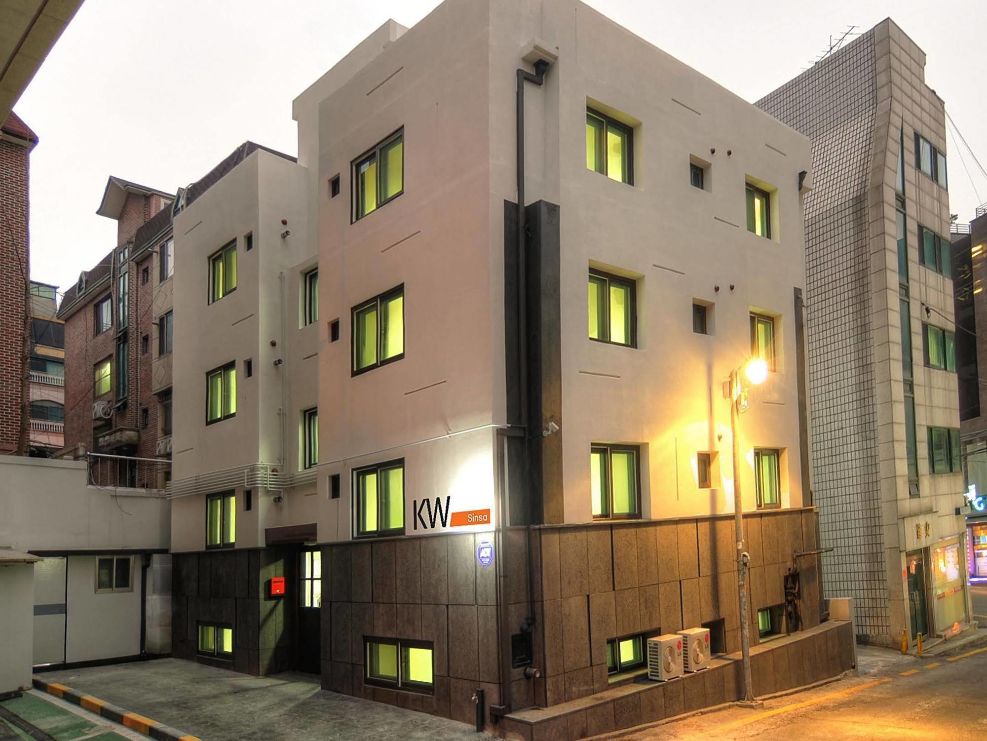 Kw Sinsa Hostel